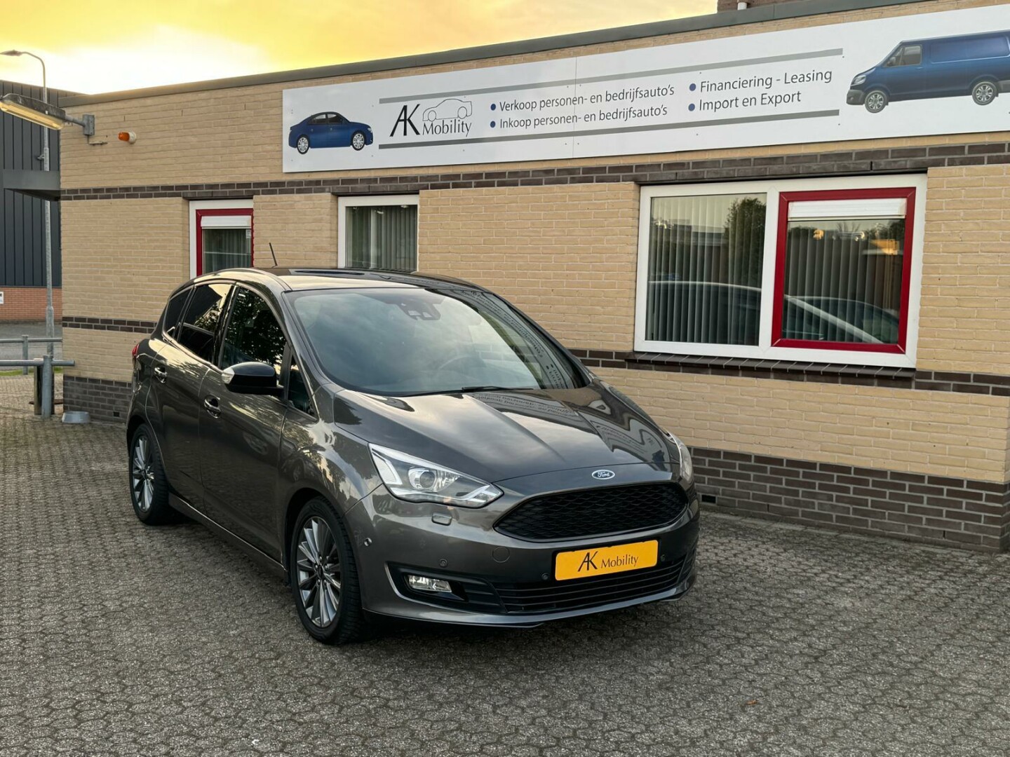 Ford-C-MAX-0