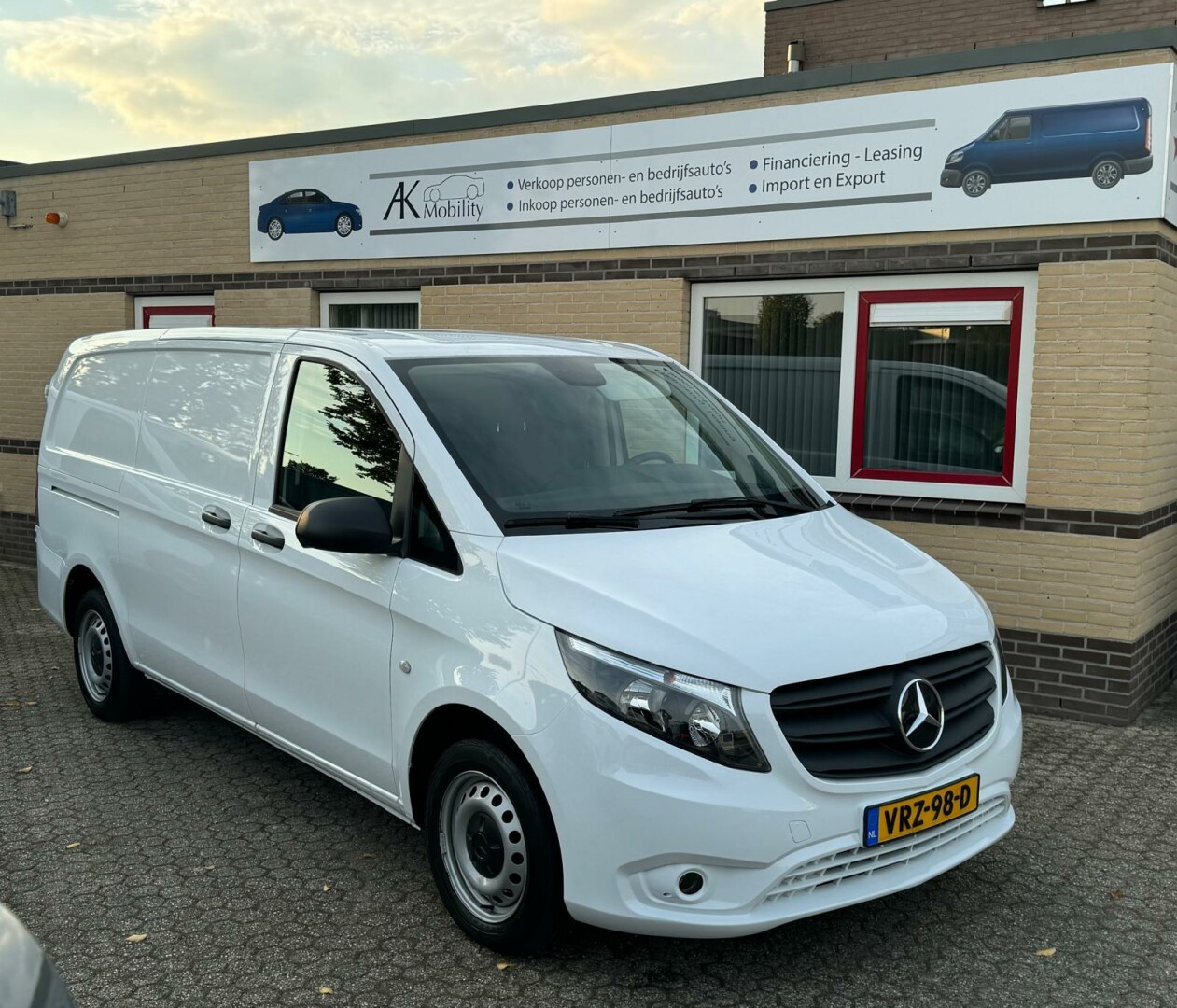 Mercedes-Benz-Vito-0