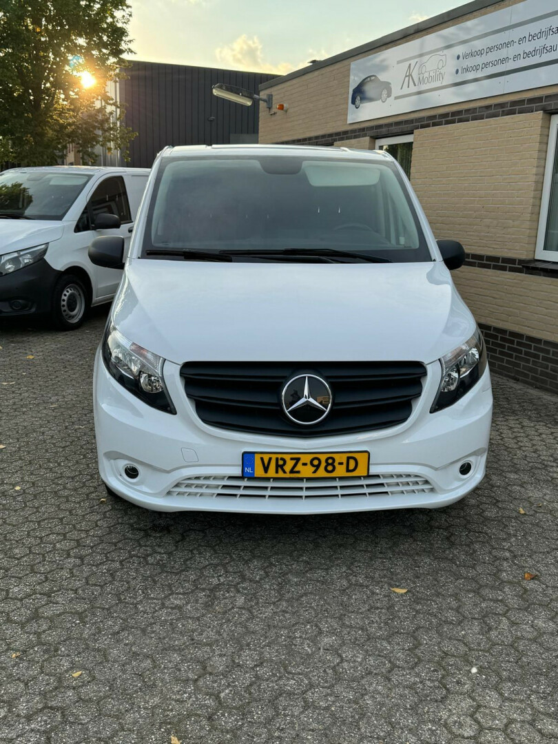 Mercedes-Benz-Vito-1