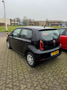 Volkswagen-up!-3